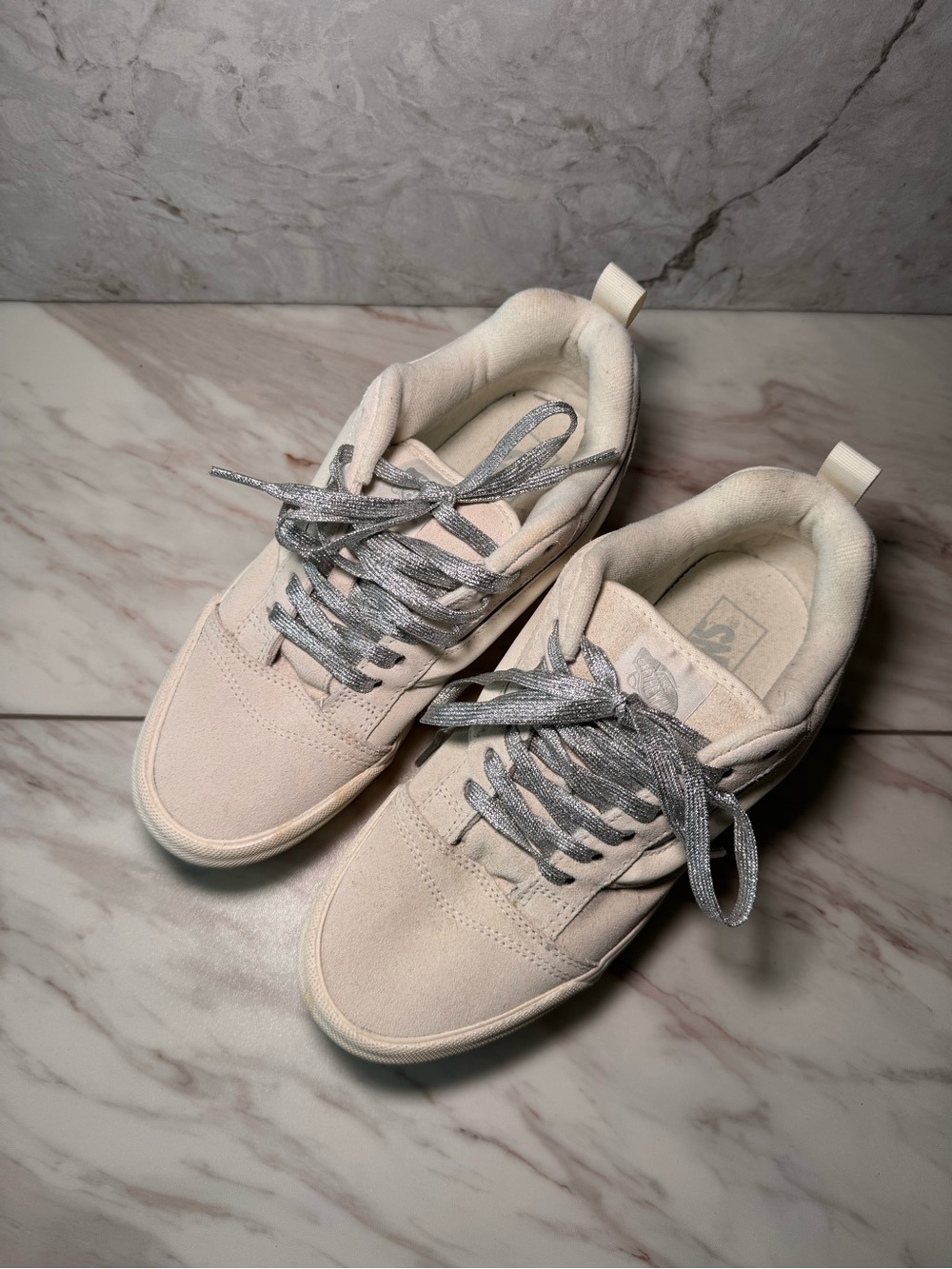 NWOT Vans Knu Skool Platform Sneakers Womens 9.5 Cream Suede Silver